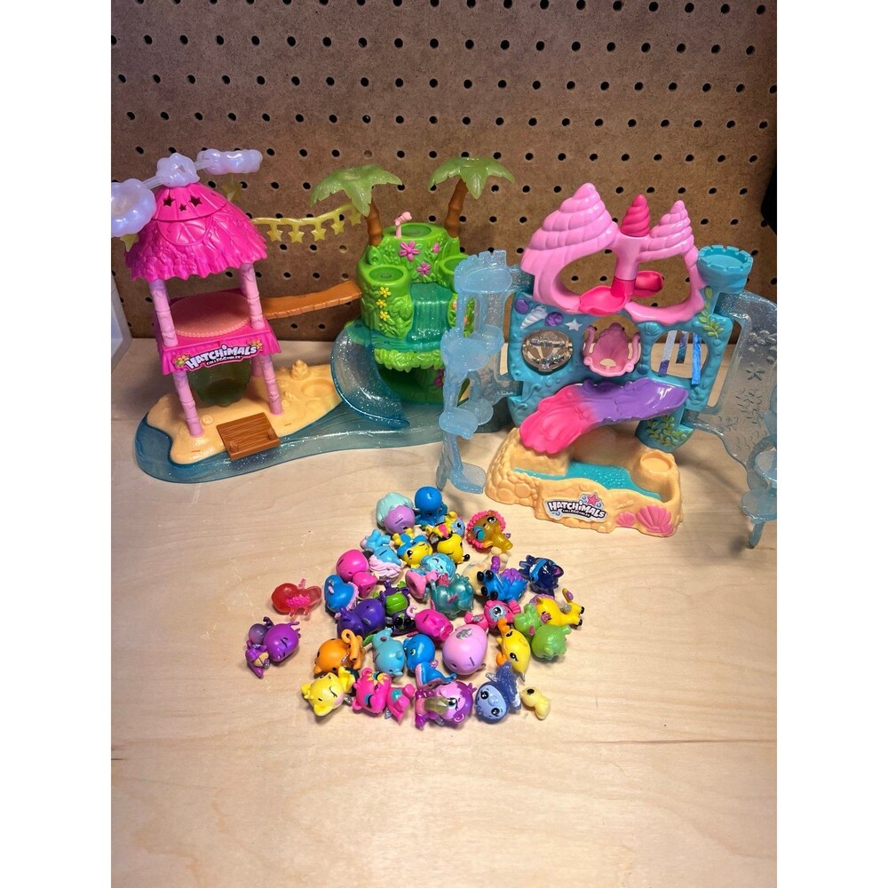 Hatchimal Bundle 2 Playsets + 30 Figurines